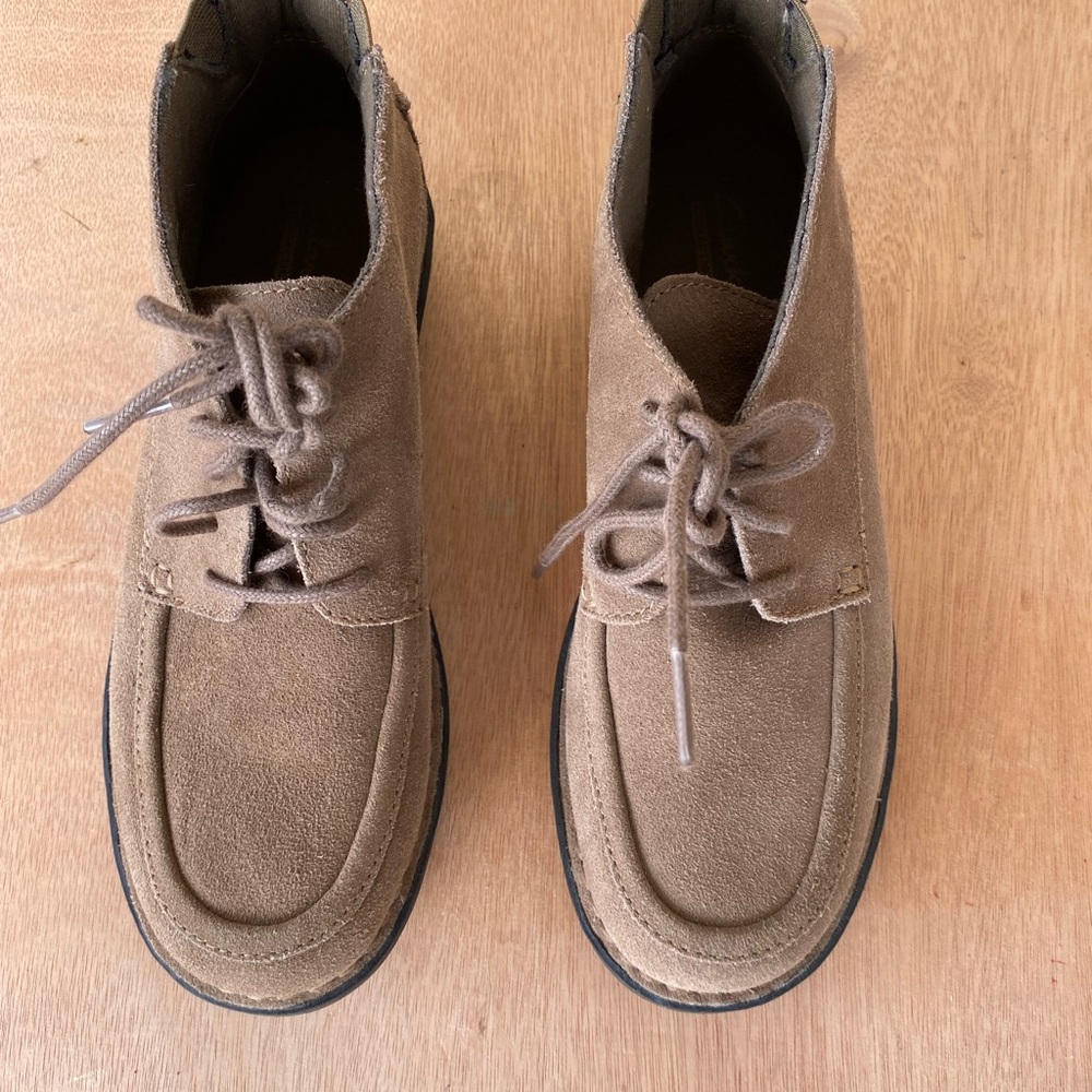 Clarks Women’s Tan Suede Shoes, 6
